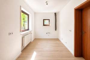Ruhig gelegene Doppelhaushälfte mit Kamin, Wintergarten & Gartenidylle – Die vollständige Adresse der Immobilie erhältst du vom Anbieter., 81247 Obermenzing, München – Vorschaubild 5