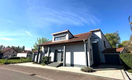 Provisionsfrei: Exklusives Luxus-Familienhaus in nicht verbaubarer Feldrandlage in Venningen