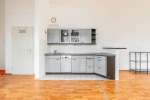 AIGNER - Helle Dachgeschosswohnung mit Loft-Charakter und sonnigem Balkon in Trudering – Die vollständige Adresse der Immobilie erhältst du vom Anbieter., 81825 Gartenstadt Trudering, München – Vorschaubild 4