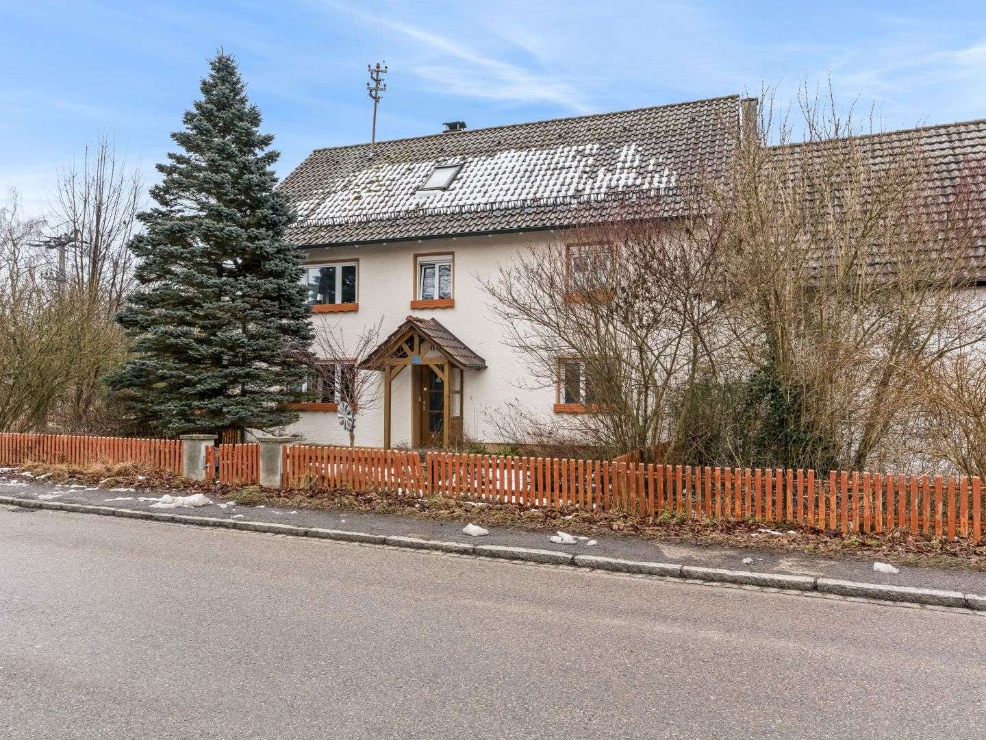 Sanierungsbedürftiges Bauernhaus mit Scheune in Deisenhausen, Günzburg Kreis – Bild 1