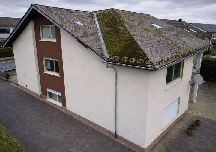 Seitenansicht des Hauses.