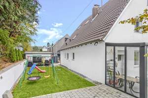 Exklusives Mehrgenerationenhaus in Diedorf – Ruhige Lage & viel Potenzial – Die vollständige Adresse der Immobilie erhältst du vom Anbieter., 86420 Diedorf – Vorschaubild 2