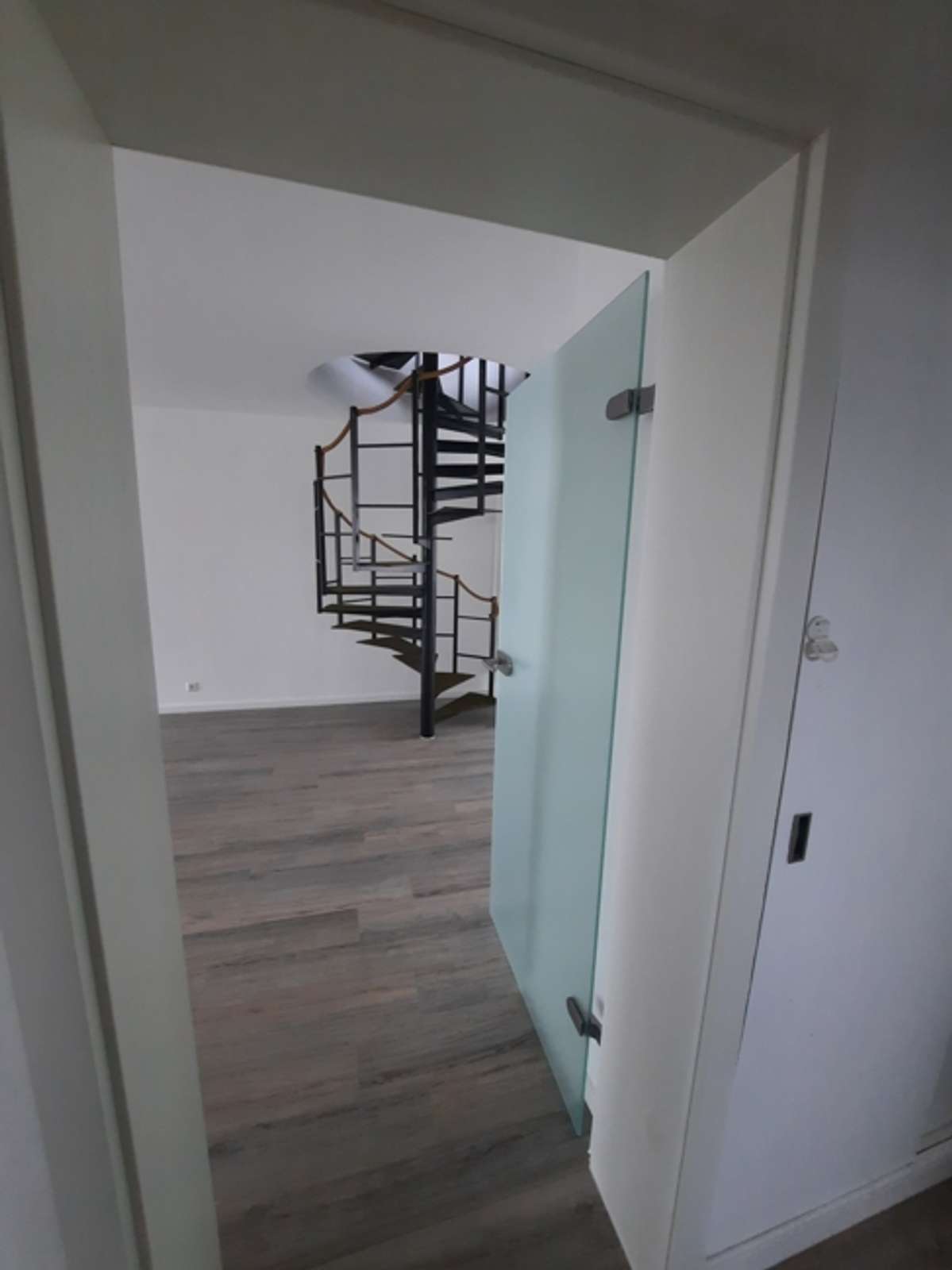 Attraktive und geräumige 4-Zimmer-Maisonette-Wohnung mit Loggia und Kamin in Göttingen