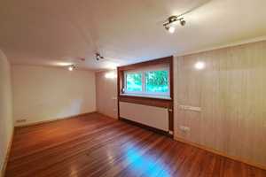 Gepflegtes Einfamilienhaus mit großem Garten, Balkon und Doppelgarage – Neu-Ulm (Kreis) – Vorschaubild 28