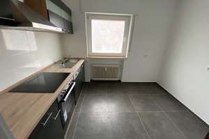 Zentrale, teilsanierte 2-Zimmer-Wg, Balkon/Winterg., Einbauküche, Waschm., Außenstellplatz o. Garage – Mälzerstraße 31, 33098 Kernstadt, Paderborn – Vorschaubild 4
