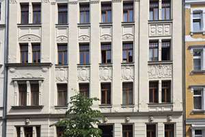 # Bezugsfrei #    Großartige 3 Zimmerwohnung mit Balkon + Parkett + Stuck