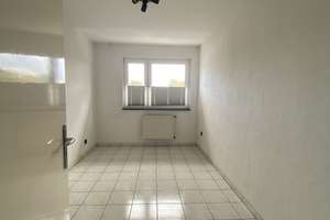 Wohnen mit Charakter: Vier-Zimmer-Wohnung in Köln-Vingst – Marbergweg 9, 51107 Vingst, Köln – Vorschaubild 2
