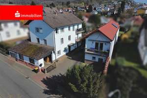 Attraktives Gesamtensemble: 2 Häuser, 3 Wohnungen – ideal für Eigennutzer oder Kapitalanleger – Die vollständige Adresse der Immobilie erhältst du vom Anbieter., 63584 Gründau – Vorschaubild 1