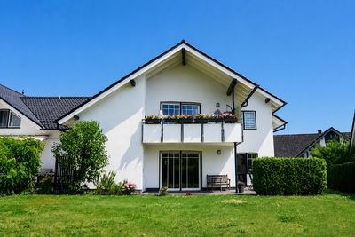 Doppelhaushälfte mit ca. 194 m² Wohnfläche auf Eigentumsgrundstück!