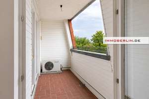 IMMOBERLIN.DE - Frisch sanierte Dachgeschosswohnung mit Sonnenterrasse in gefragter Steglitzer Lage – Die vollständige Adresse der Immobilie erhältst du vom Anbieter., 12167 Steglitz, Berlin – Vorschaubild 3
