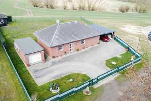 Malerischer Feldblick: Gepflegter Bungalow mit Garten, einer Garage und einem Carportstellplatz – Nordwestmecklenburg (Kreis) – Vorschaubild 2
