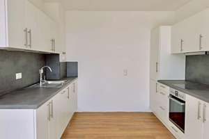 Neubau-Gebiet Hannover KRONSRODE: Einbauküche, gr. Süd-Balkon, Fußbodenheizung, Gäste-Bad, TG, Kellr – Bärenbleek 4B, 30539 Bemerode, Hannover – Vorschaubild 2