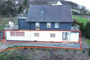 Ruhige Wohnung auf Berg mit Riesen Garten 