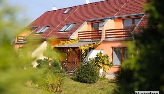 Bild von Einfamilien-Reihenmittelhaus mit Garage