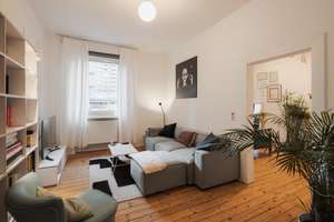 Charmante 3-Zi.-Altbauwohnung mit Balkon – vermietet mit Perspektive zur Eigennutzung