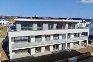 NEUBAU & ERSTBEZUG: 3-Zimmer Penthouse mit großer Dachterrasse, Aufzug, Einbauküche, Tiefgarage uvm.