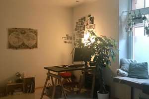 Liebevoll sanierte Altbauwohnung mit großer Wohnküche in renoviertem Altbau!
