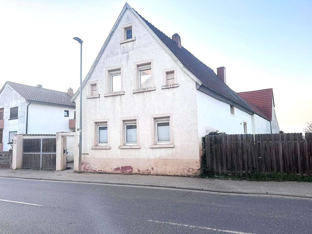 Immobilie in Hochdorf-Assenheim - Wohnhaus (Innen überwiegend saniert), Scheune, Zwischenbau - Viel Potential - Bild 1