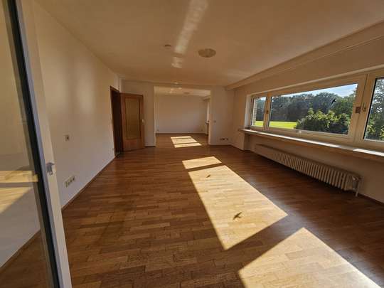 Sehr attraktive, geräumige 4-ZK, 2 Bäder, Balkon mit Garten & Garage in gepflegtem 2-Fam.haus