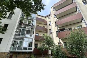 Kapitalanlage - Leipzig-Thonberg: Denkmalgeschützte 3-Zimmer-Wohnung mit Balkon und Aufzug – Die vollständige Adresse der Immobilie erhältst du vom Anbieter., 4317 Reudnitz-Thonberg, Leipzig – Vorschaubild 2