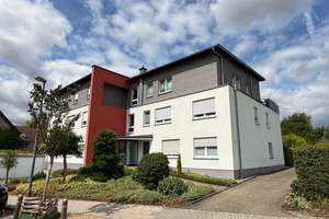 Ein Wohntraum mit Weitblick – Penthouse-Flair mit großer Dachterrasse, Kamin, Garage & Carport