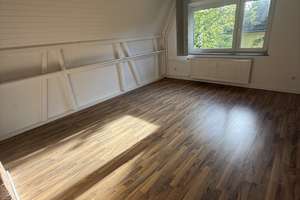 Großzügige 3-Zimmer-Dachgeschosswohnung in freistehendem Haus mit Stadtvilla-Charakter – Paderborner Straße 97, 44143 Kaiserbrunnen, Dortmund – Vorschaubild 3