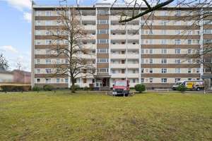 Renovierungsbedürftige 2-Zimmer-DG-Wohnung mit Balkon in Nürnberg-Gartenstadt! – Die vollständige Adresse der Immobilie erhältst du vom Anbieter., 90469 Gartenstadt, Nürnberg – Vorschaubild 2