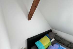Charmante Dachgeschosswohnung mit  Holzbalken, EBK  & Weitblick über Leipzig – Triftweg 51, 4229 Marienbrunn, Leipzig – Vorschaubild 5