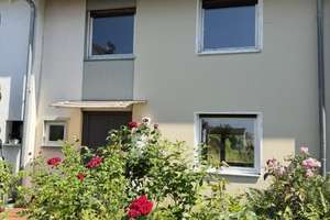 Renovierungsbedürftiges Reihenmittelhaus in sehr guter Wohnlage, 1 Garage, 90491 Nürnberg – Die vollständige Adresse der Immobilie erhältst du vom Anbieter., 90491 Schoppershof, Nürnberg – Vorschaubild 2