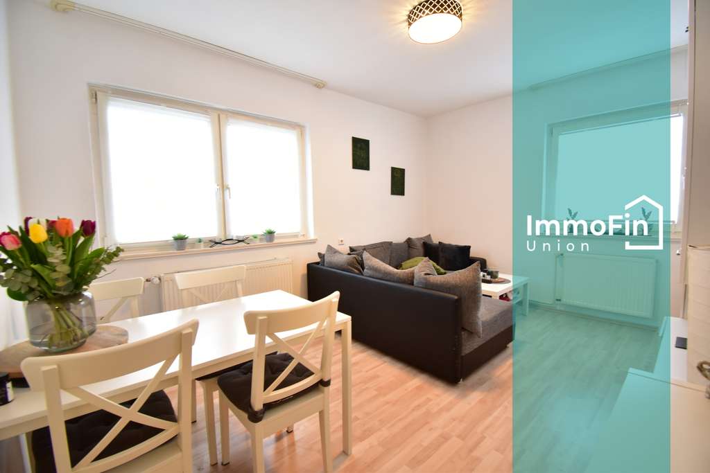 Immobilie in Varel - Zentral in Varel – vermietete 2-Zimmer-Wohnung im 1. OG - Bild 0