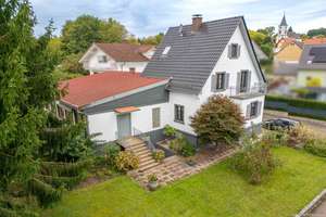 Reichartshausen: Großzügiges Ein-Zweifamilienhaus in Ortsrandnähe – Die vollständige Adresse der Immobilie erhältst du vom Anbieter., 74934 Reichartshausen – Vorschaubild 1