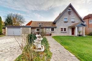 Luxuriöses Zweifamilienhaus mit Pool, Wellness & großem Garten in zentraler Lage von Hannover – Die vollständige Adresse der Immobilie erhältst du vom Anbieter., 30655 Groß-Buchholz, Hannover – Vorschaubild 2