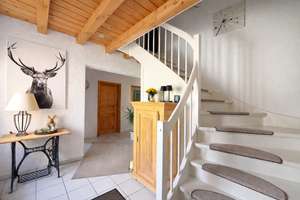 Viel Raum zum Leben – stilvolles Haus mit Wintergarten, Kamin und traumhaftem Garten – Die vollständige Adresse der Immobilie erhältst du vom Anbieter., 30938 Burgwedel – Vorschaubild 2