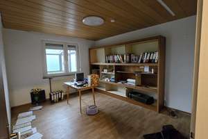 Einfamilienhaus mit großem Garten, überdachtem Balkon, Terrasse und 3 Garagen sucht neue Familie! – Die vollständige Adresse der Immobilie erhältst du vom Anbieter., 71263 Weil der Stadt – Vorschaubild 8