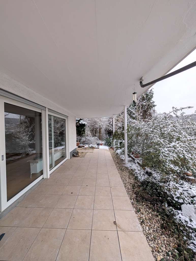 Immobilie in Hahnstätten - Helle 2-Zimmer-Wohnung mit großer Terrasse, Gartenzugang & Aar-Blick in ruhiger Waldrandlage - Bild 2