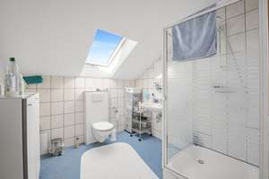 Großes Mehrfamilienhaus, Pool u. Doppelgarage, gepflegt, teilrenoviert – Hochlandstraße 27, 80995 Feldmoching, München – Vorschaubild 32