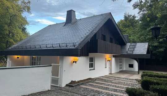 Bild von Villenanwesen in unverbaubarer Naturlage mit großem Grundstück und eigenem See