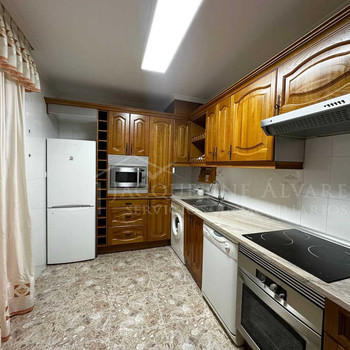 SPEKTAKULÄRES APARTMENT, BAHNHOFSZONE 4 SCHLAFZIMMER, TERRASSE UND AUFZUG