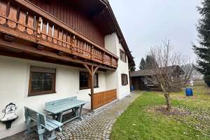 Viel Platz für die Familie – Wohnhaus mit Garten in Ortenburg – Die vollständige Adresse der Immobilie erhältst du vom Anbieter., 94496 Ortenburg – Vorschaubild 3