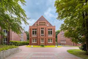 Architekten-
Penthouse 
mit Aufzug & 
Galerie – Die vollständige Adresse der Immobilie erhältst du vom Anbieter., 22391 Wellingsbüttel, Hamburg – Vorschaubild 24
