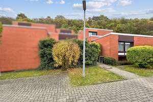Atriumhof-Terrassenhaus mit Tiefgaragenstellplatz und modernem Wohnkomfort in Bovenden – Die vollständige Adresse der Immobilie erhältst du vom Anbieter., 37120 Bovenden – Vorschaubild 1