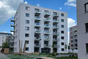 WBS 160 oder WBS 180 erforderlich! 3 Zimmer Wohnung mit offener Wohnküche im Erstbezug – Anne-Frank-Straße 8, 12524 Berlin – Vorschaubild 1