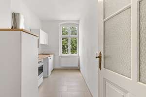 *Altbaucharme im Nöldnerkiez* Sanierte 2-Zimmer-Etagenwohnung mit Südbalkon zur sofortigen Nutzung – Rupprechtstr. 7, 10317 Rummelsburg, Berlin – Vorschaubild 3