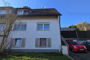 Gepflegte Doppelhaushälfte als 1- oder 2-Familienhaus mit großem Grundstück – Die vollständige Adresse der Immobilie erhältst du vom Anbieter., 53809 Ruppichteroth – Vorschaubild 1