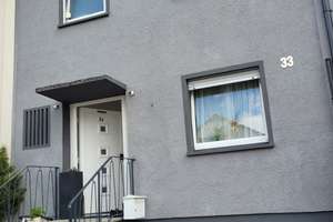 Schöne 5,5-Zimmer-Doppelhaushälfte mit EBK in Neuhausen a.d.f – Adenauerstraße 33, 73765 Neuhausen auf den Fildern – Vorschaubild 1