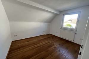 SEHR SCHÖNES EINFAMILIENHAUS MIT STELLPLATZ, DACHTERRASSE UND EINLIEGERWOHNUNG IN KLETTENBERG – Die vollständige Adresse der Immobilie erhältst du vom Anbieter., 50939 Klettenberg, Köln – Vorschaubild 20