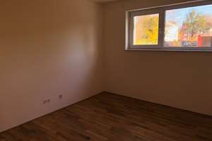 Barrierefreie Wohnung mit Einbauküche, Terrasse und Gartenanteil – Eugen-Kaiser-Str. 8a, 63450 Innenstadt, Hanau – Vorschaubild 5