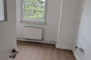 VIDEO, S-Bahn-Badesee-Wohnen im Grünen, Homeoffice/Pendeln(30Min. LEIPZIG) hilfsbereite Nachbarn – Straße des Friedens 35, 4552 Borna – Vorschaubild 2