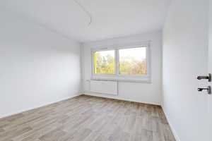 Platz für die Familie: 4-Zimmer-Wohnung mit Ausblick in´s Erzgebirge! + 1.000 EUR Möbelgutschein*! – Albert-Köhler-Straße 85, 9122 Chemnitz – Vorschaubild 4