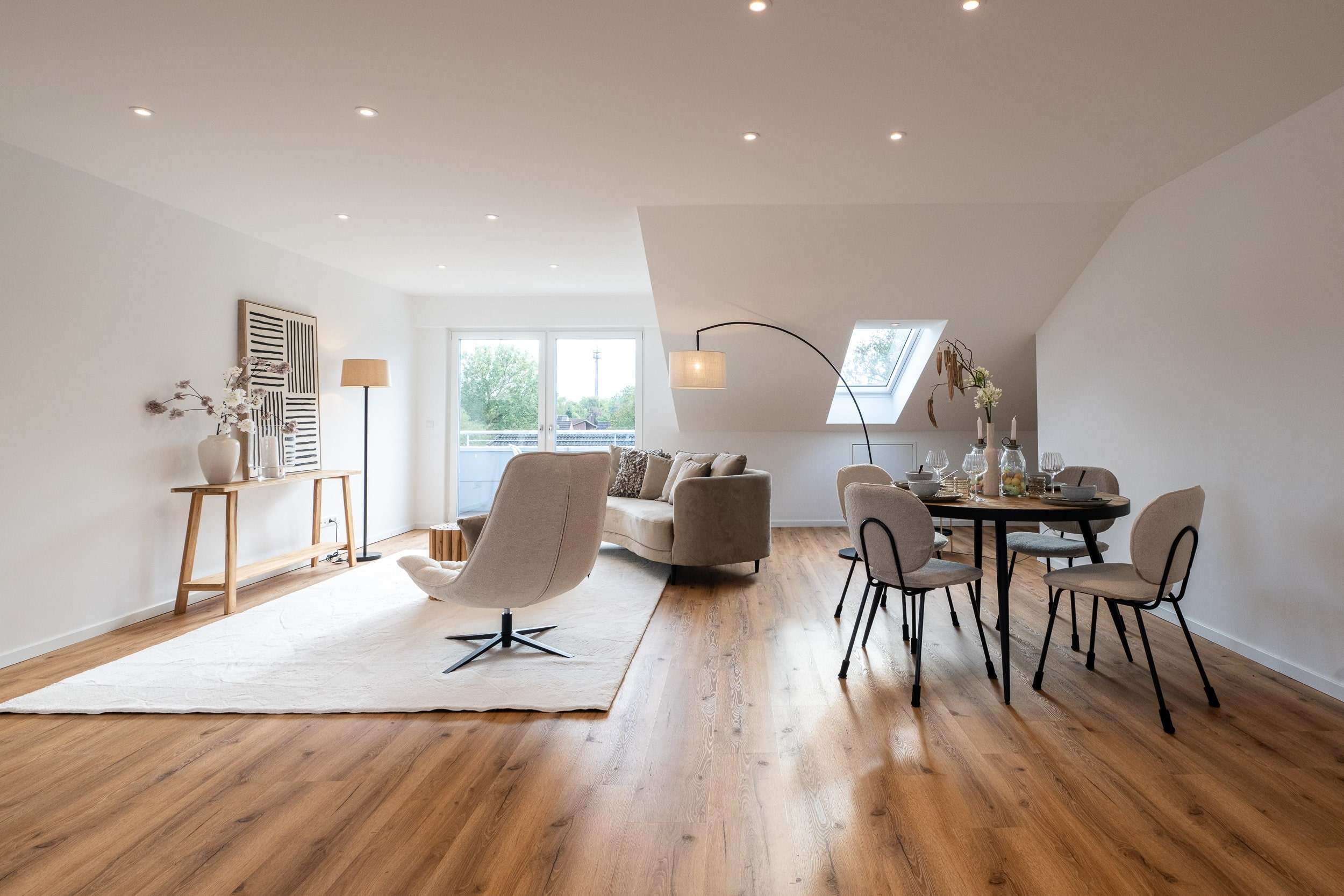 Immobilie in Friedrichstadt - Exklusive KfW-55 Dachgeschoss-ETW in bevorzugter Wohnlage mit 2 Balkonen und Stellplatz - Bild 7